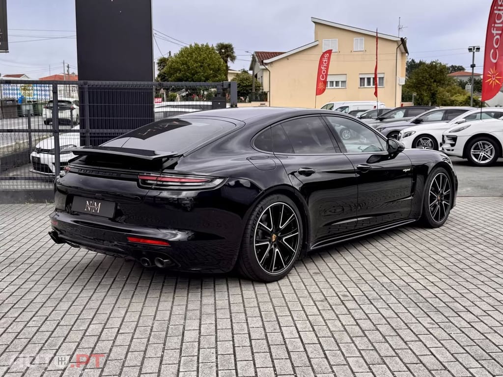 Porsche Panamera 4 E-Hybrid