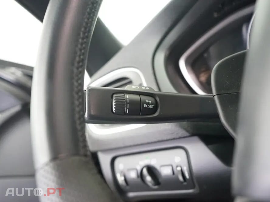 Volvo V40 1.6 D2 R-Design Momentum