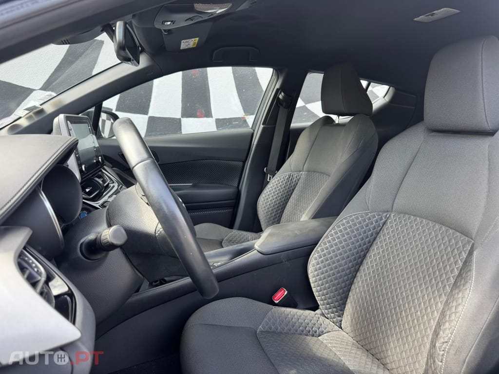 Toyota C-HR 1.8 Hybrid Square Collection