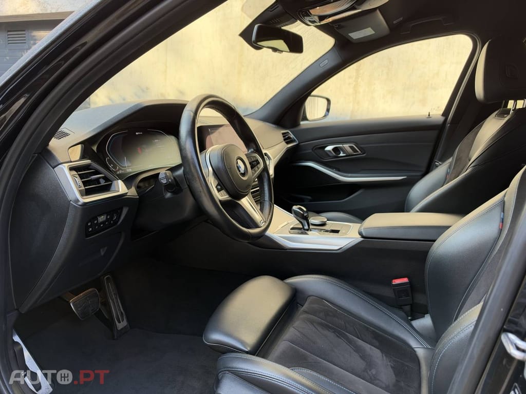 BMW 330 e Pack Desportivo M Pro Auto
