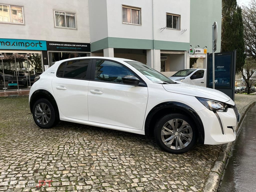 Peugeot E-208 50 kWh SE Style