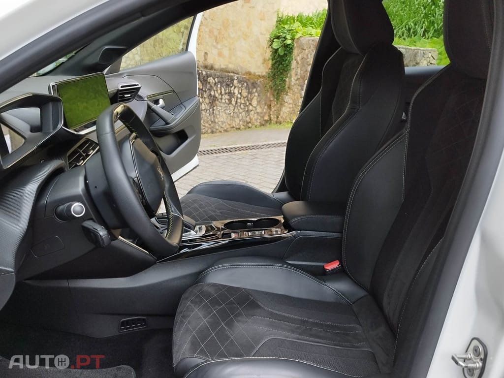 Peugeot E-208 50 kWh GT