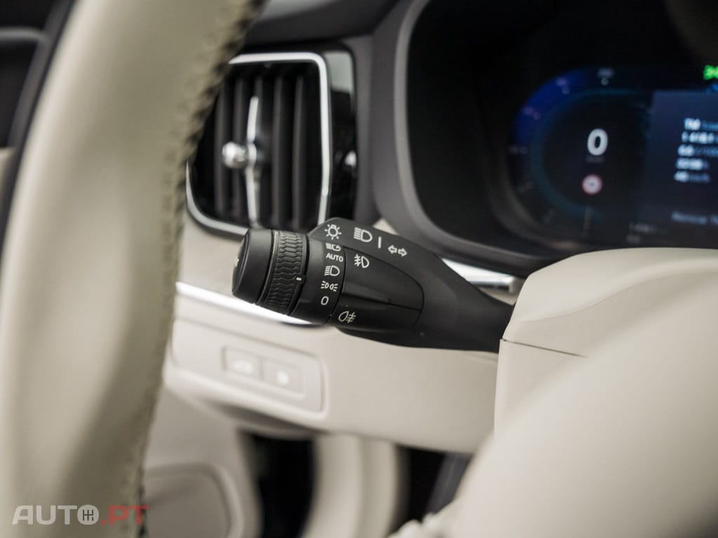 Volvo XC60 2.0 T6 PHEV Core AWD