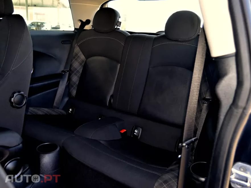 MINI Cooper Cooper D Auto