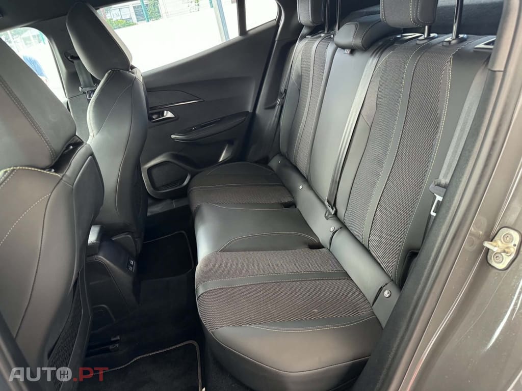 Peugeot 2008 1.2 PureTech GT EAT8