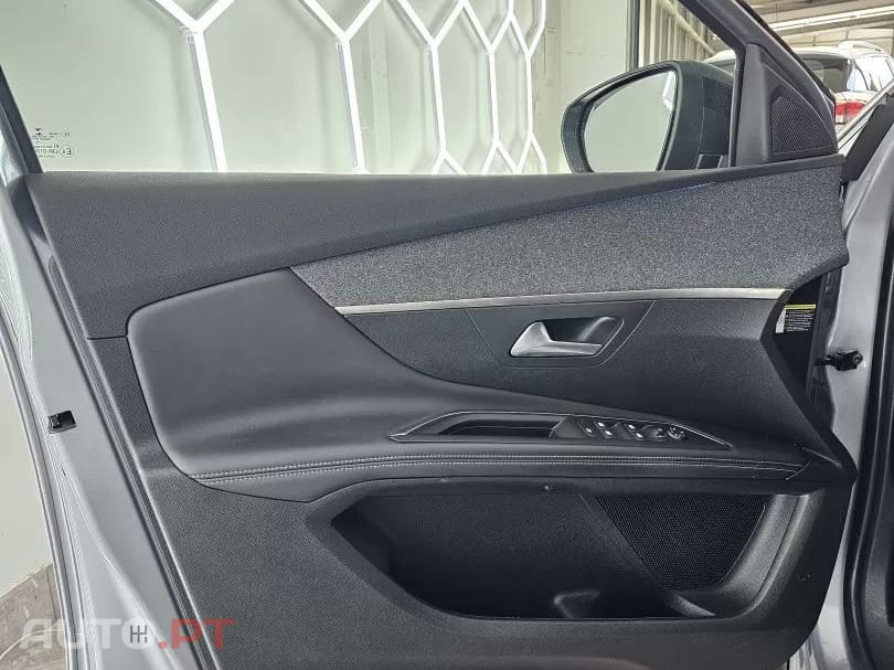 Peugeot 3008 1.6 Hybrid Allure e-EAT8