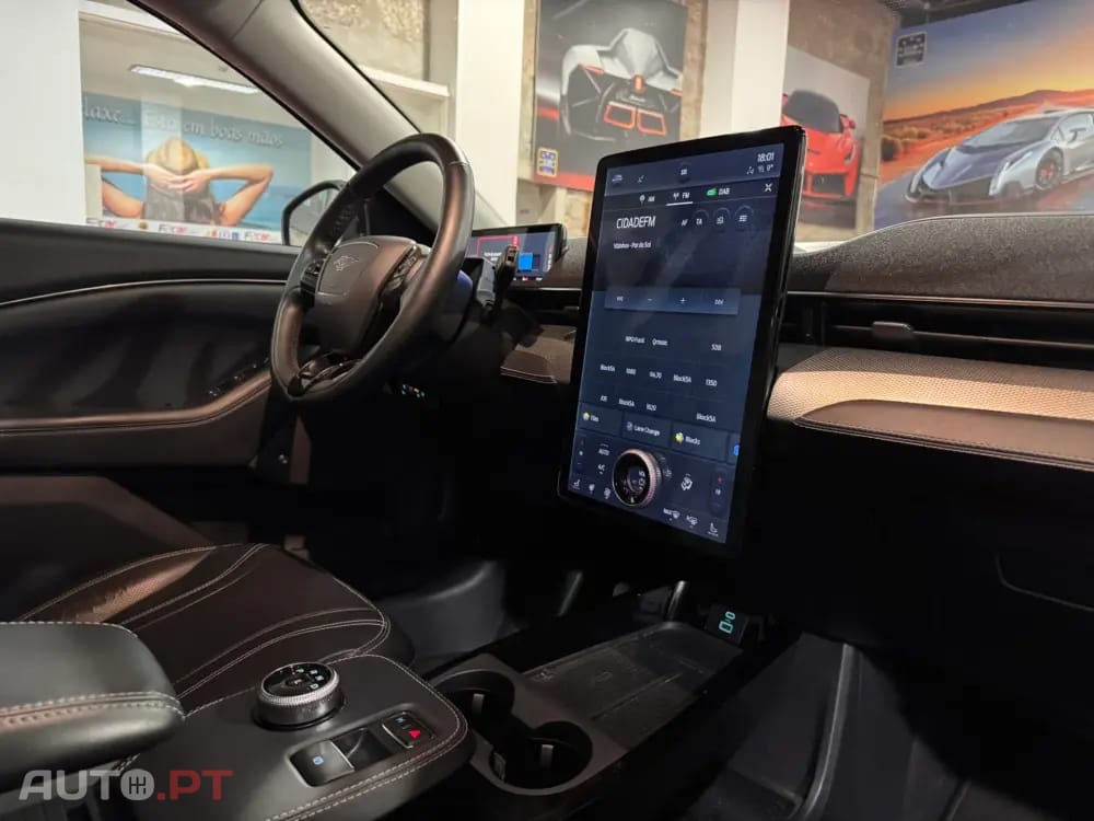 Ford Mustang Mach-E Alargada