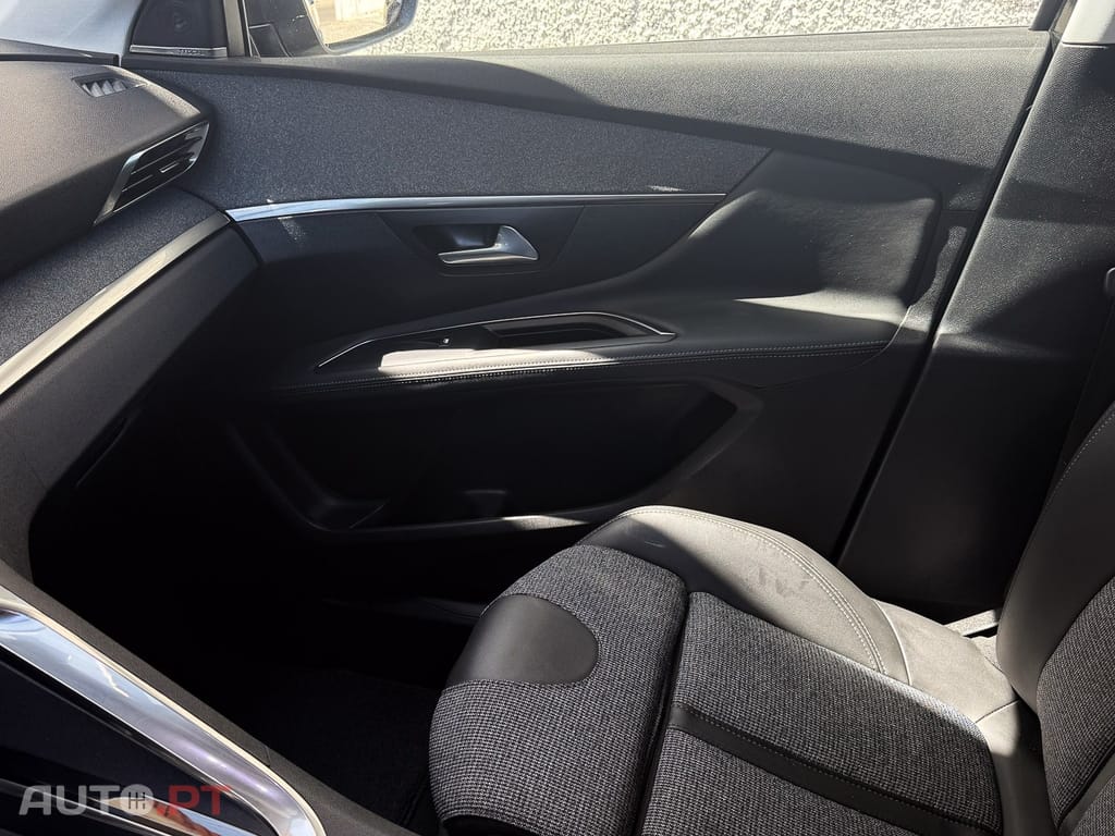 Peugeot 3008 1.6 Hybrid Allure e-EAT8