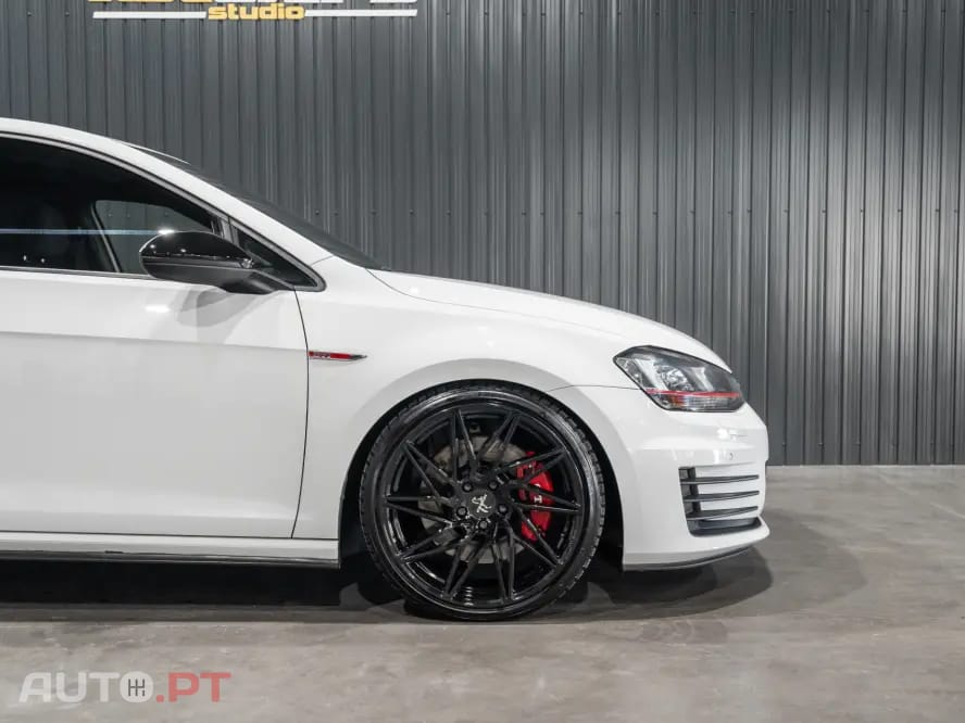 Volkswagen Golf GTI Performance BlueMotion DSG