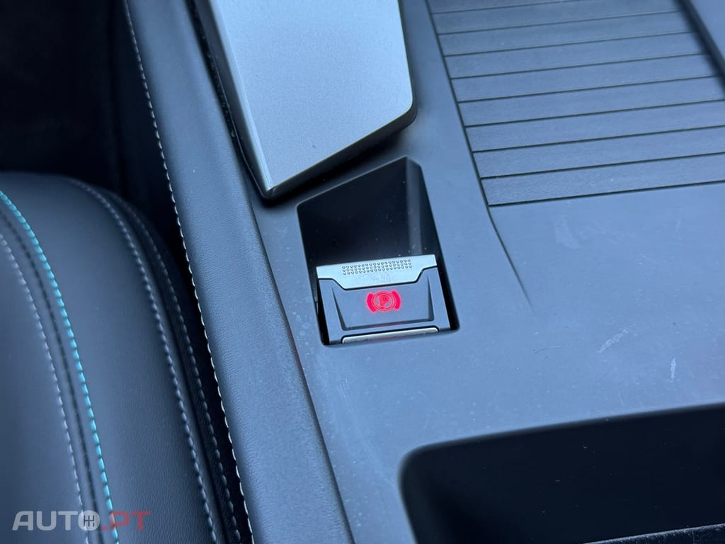 Peugeot 408 1.6 Hybrid Allure e-EAT8