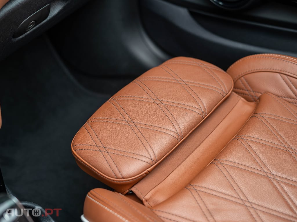 MINI Cabrio Cooper Premium Extra JCW Auto
