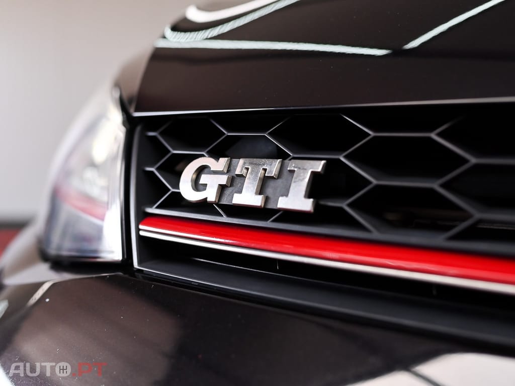 Volkswagen Golf 2.0 TSI GTI DSG