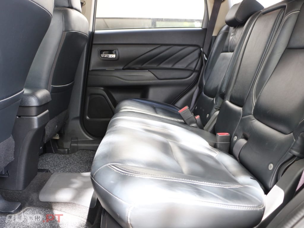 Mitsubishi Outlander 2.0 MIVEC Instyle Navi+