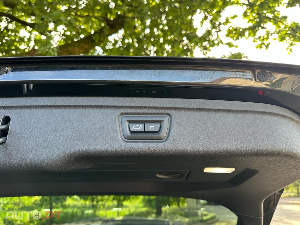 BMW 330 e Touring Pack Desportivo M Auto
