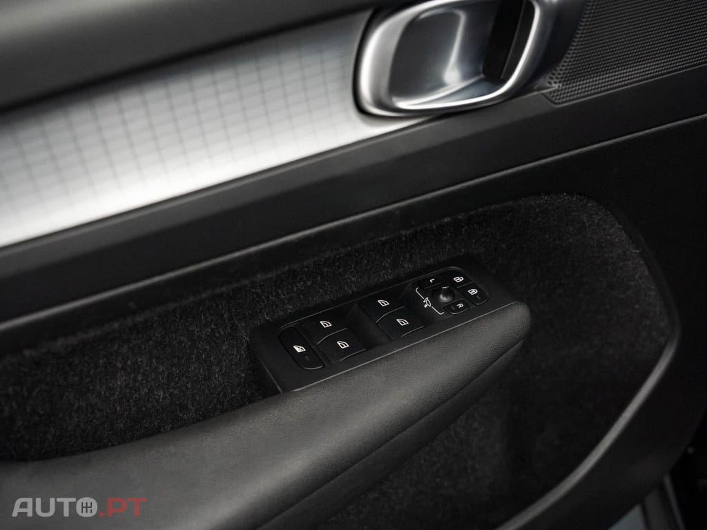 Volvo XC40 1.5 T5 PHEV Momentum