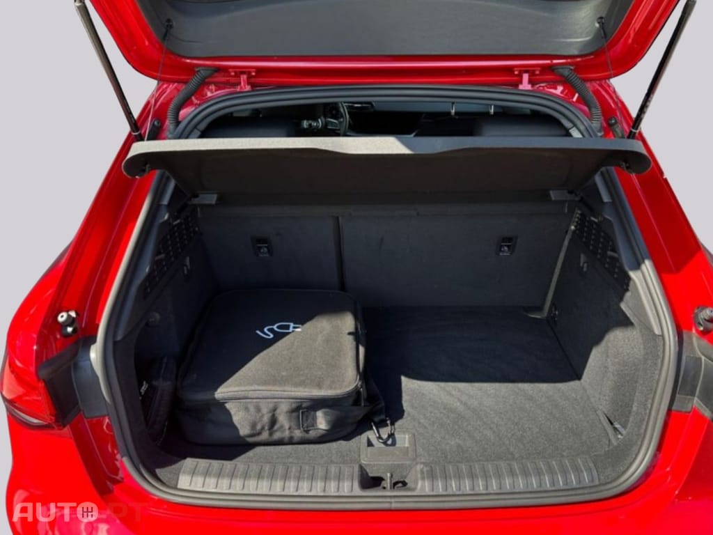 Audi A3 Sportback 40 TFSIe advanced I.V.A DEDUTÍVEL