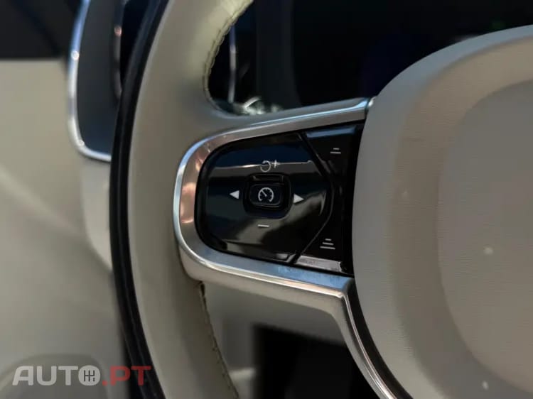 Volvo XC 60 2.0 T6 PHEV Core AWD — fotografia 18