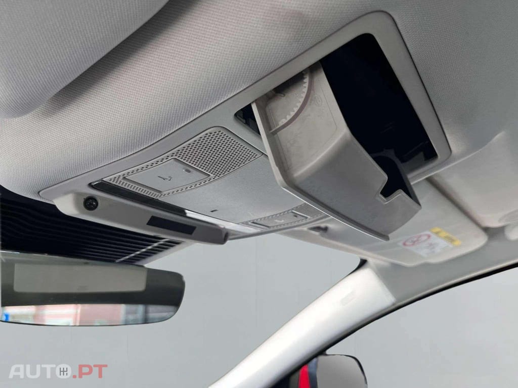 Jaguar XE 200d R Dynamic RED 