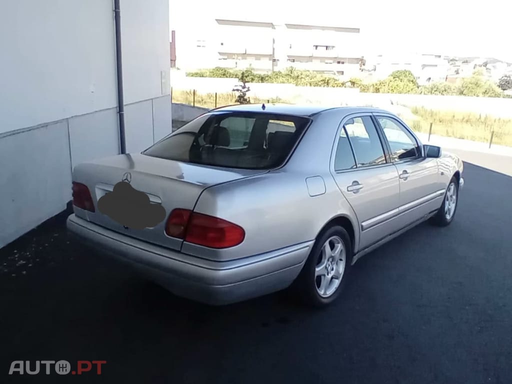 Mercedes-Benz 220 E 220 D