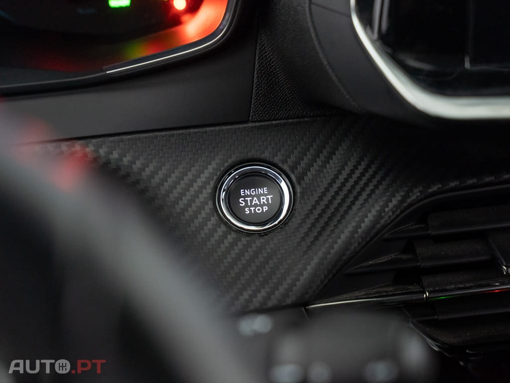 Peugeot E-2008 50 kWh Active Pack