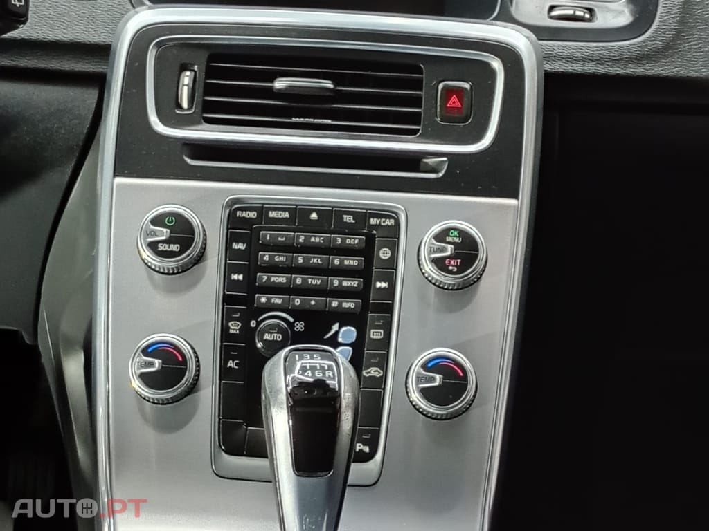 Volvo V60 2.0 D2 R-Design Momentum