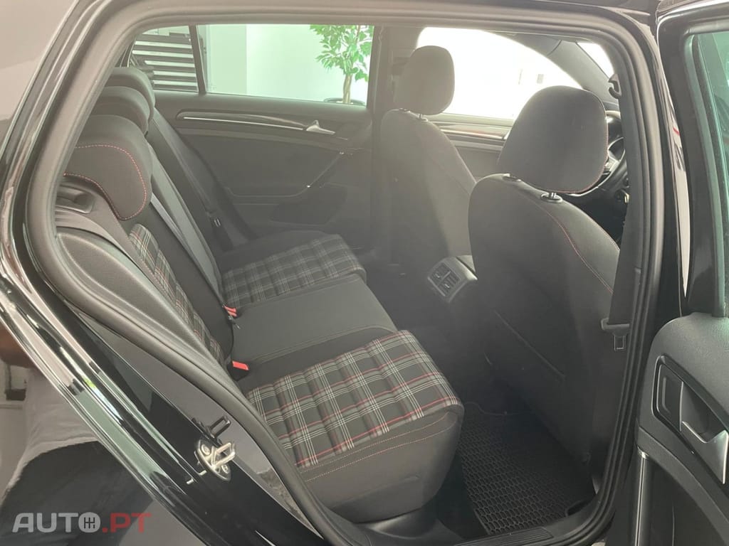 Volkswagen Golf 2.0 TSI GTI DSG