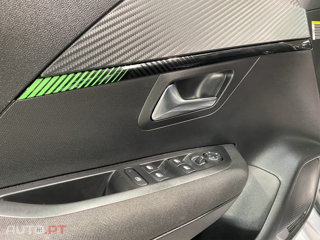 Peugeot e-208 50 kWh Active — fotografia 16