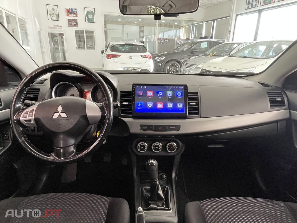 Mitsubishi Lancer 1.5 Inform