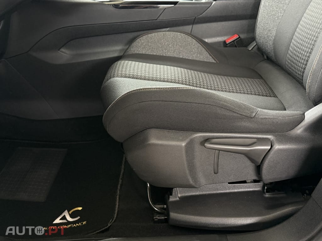 Peugeot 5008 1.2 PureTech Allure EAT8