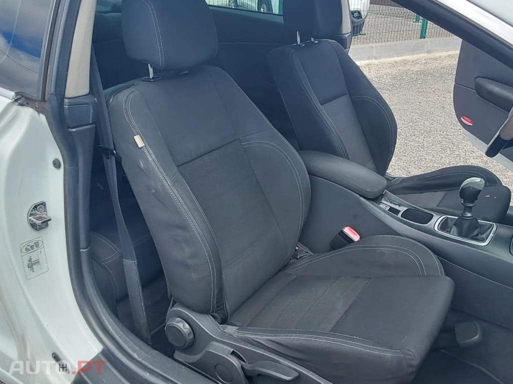Renault Laguna Coupe Laguna Coupe 2.0 dCi Dynamique S 4Control