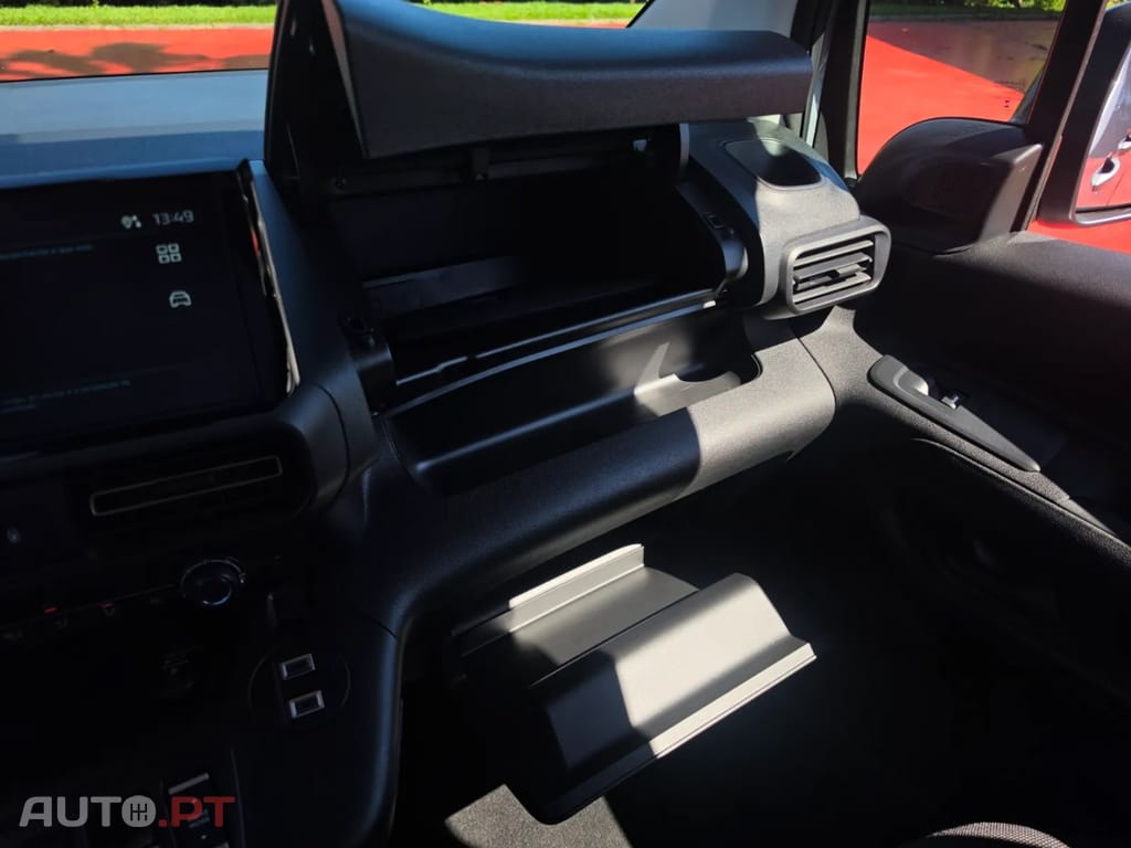 Peugeot E-Partner Outro