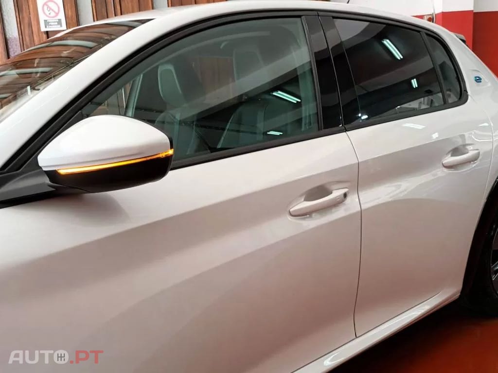 Peugeot E-208 Allure Pack