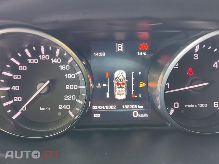 Land Rover Discovery Sport 2.0 eD4 HSE Luxury — fotografia 10