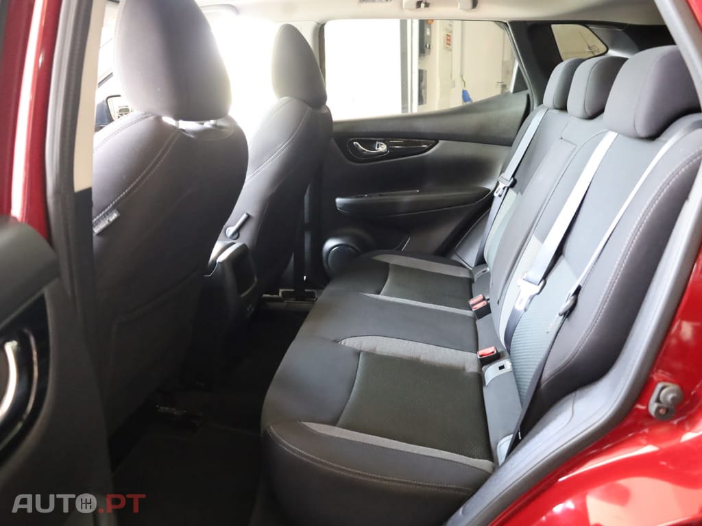 Nissan Qashqai 1.3 DIG-T N-Connecta J18 Led