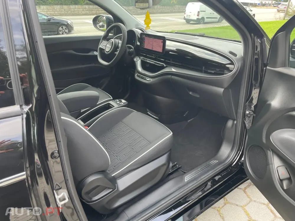 Fiat 500e Outro