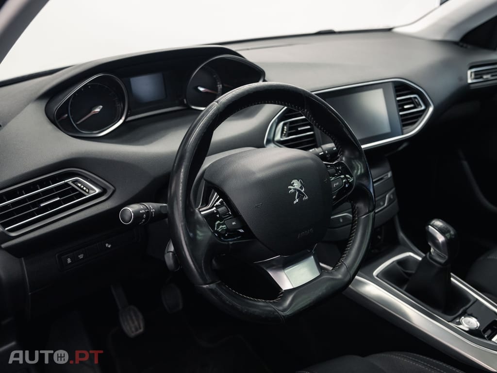 Peugeot 308 SW 1.2 PureTech Style J17