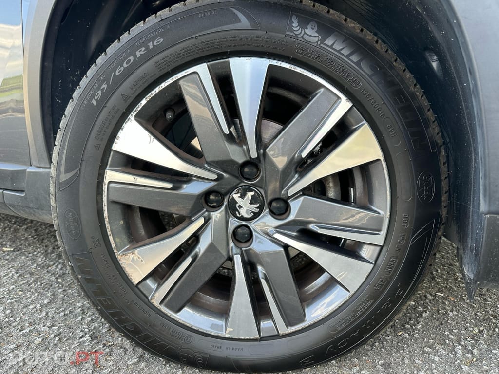 Peugeot 2008 1.2 PureTech Allure EAT6