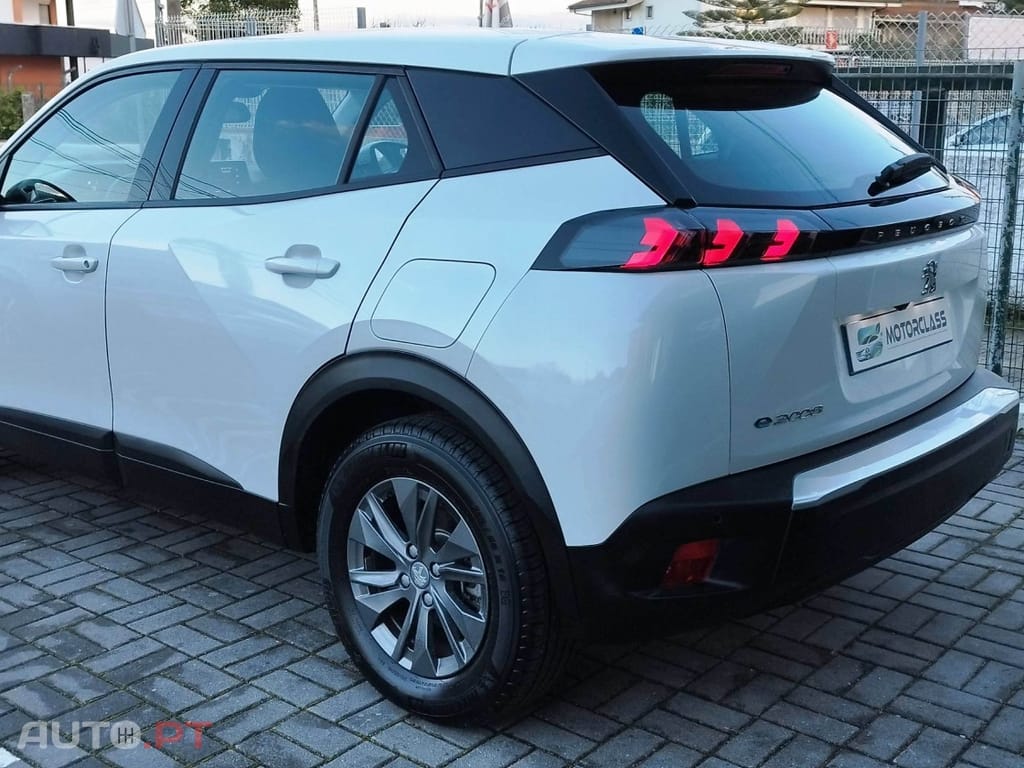 Peugeot E-2008 50 kWh Allure Pack