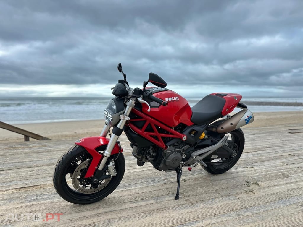 Ducati Monster 696