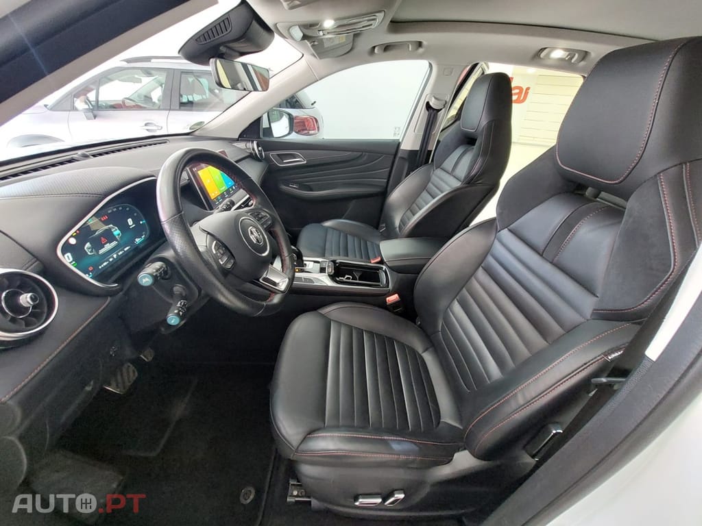 MG EHS PHEV Luxury