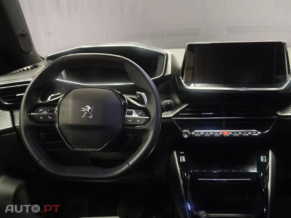 Peugeot 2008 PureTech 130 EAT8 Allure