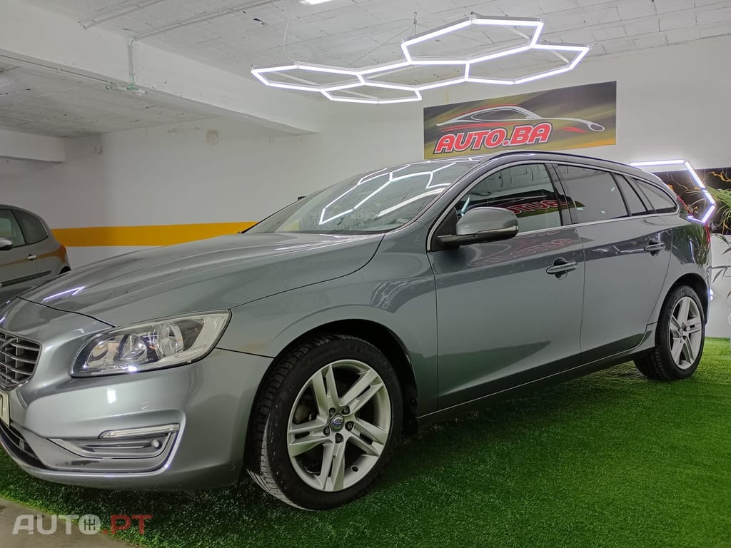 Volvo V60 2.0 D2 R-Design Momentum