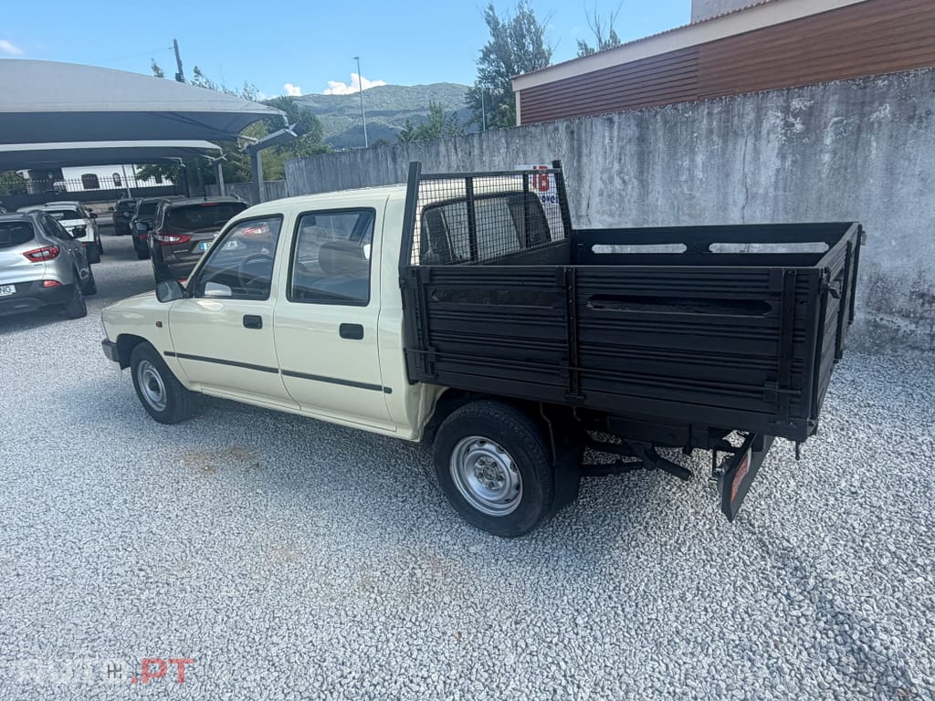 Toyota Hilux 2.4D 5LUG Dir. Assistida