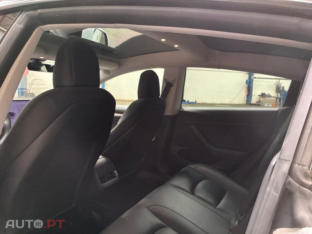 Tesla Model 3 Standard Range Plus RWD