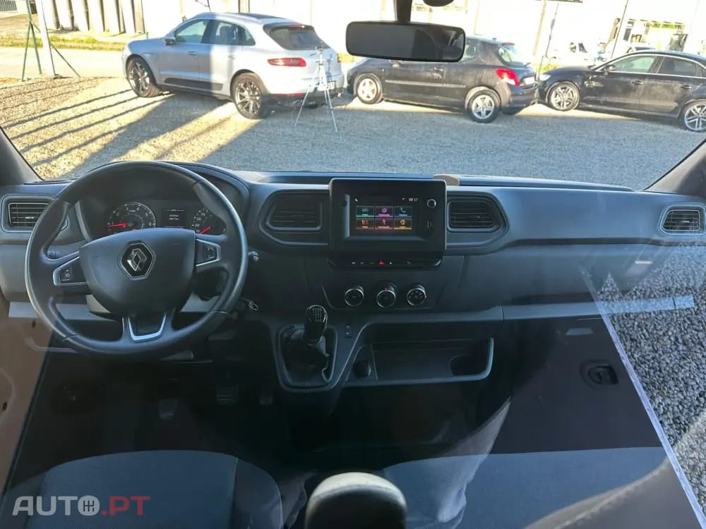 Renault Master Outro