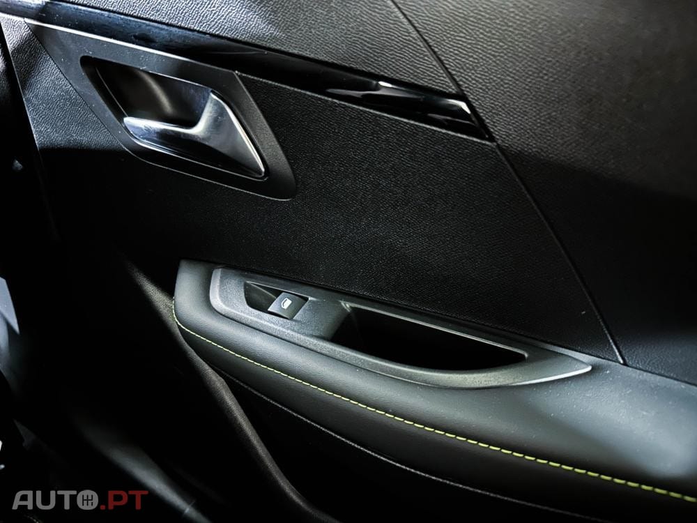 Peugeot E-208 50 kWh GT Pack