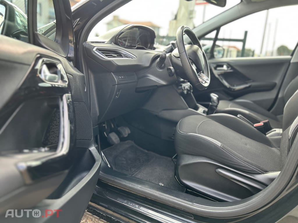 Peugeot 208 1.6 BlueHDi Style