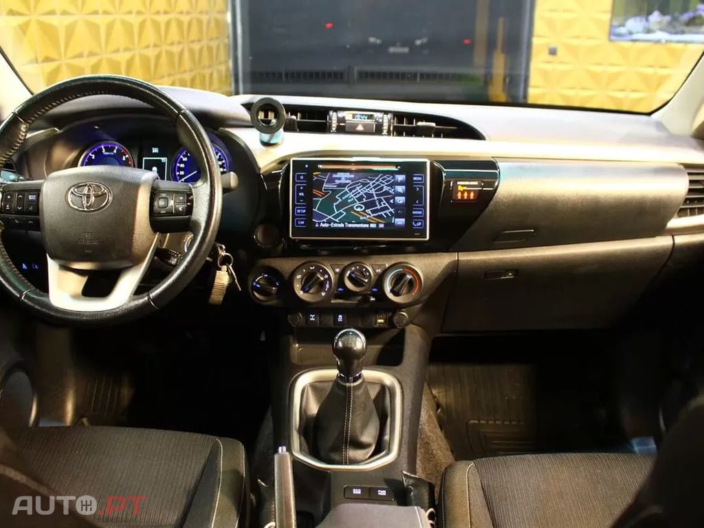 Toyota Hilux 2.4 D-4D 4WD Tracker