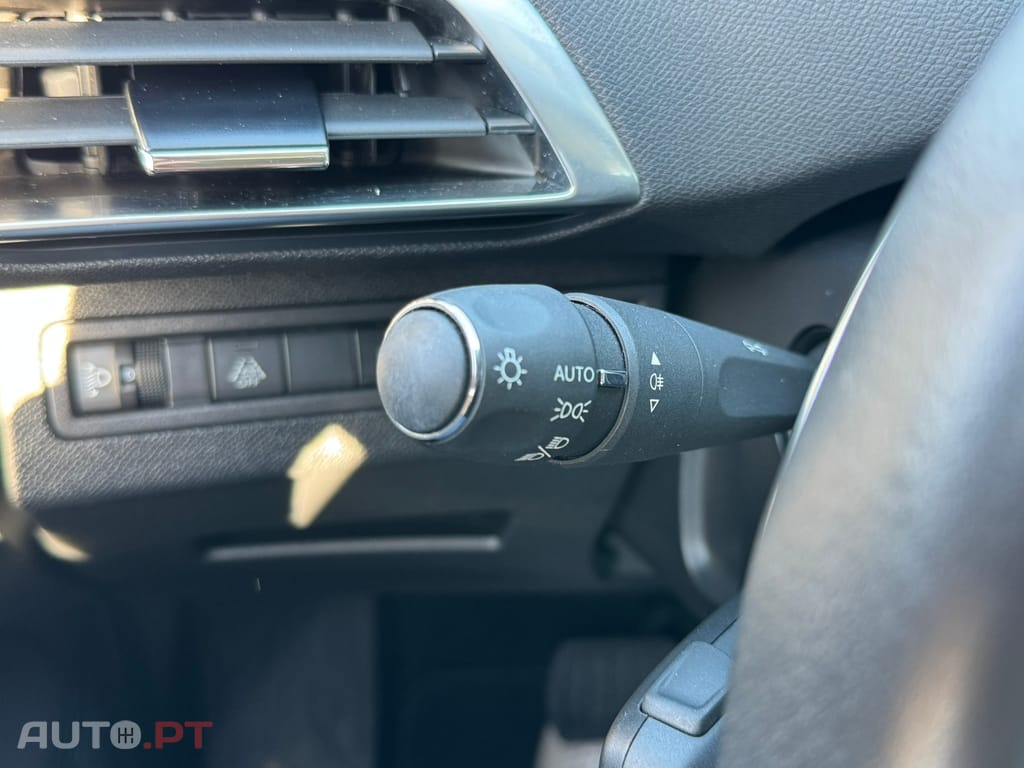 Peugeot 3008 1.6 Hybrid Allure e-EAT8