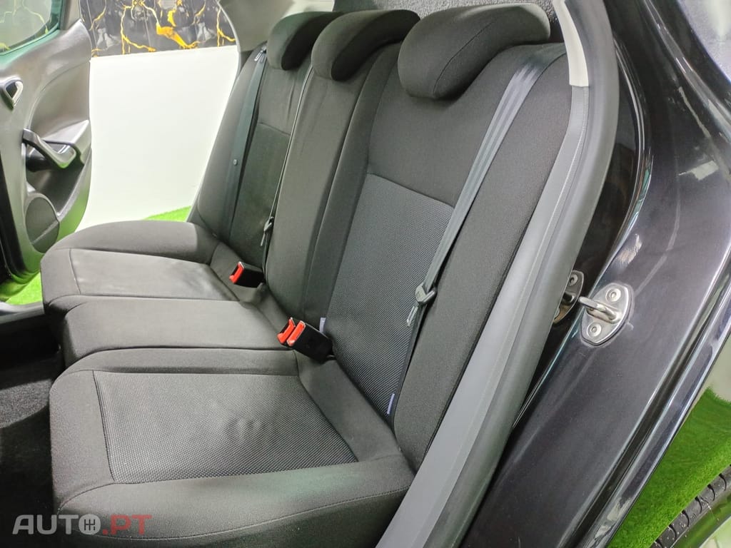 SEAT Ibiza 1.6 TDI Reference — fotografia 38